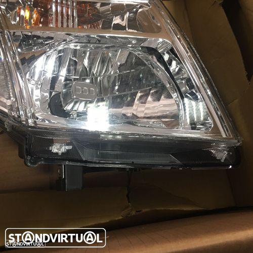 Farol Nissan Navara modelo: 2005 até 2010 novo