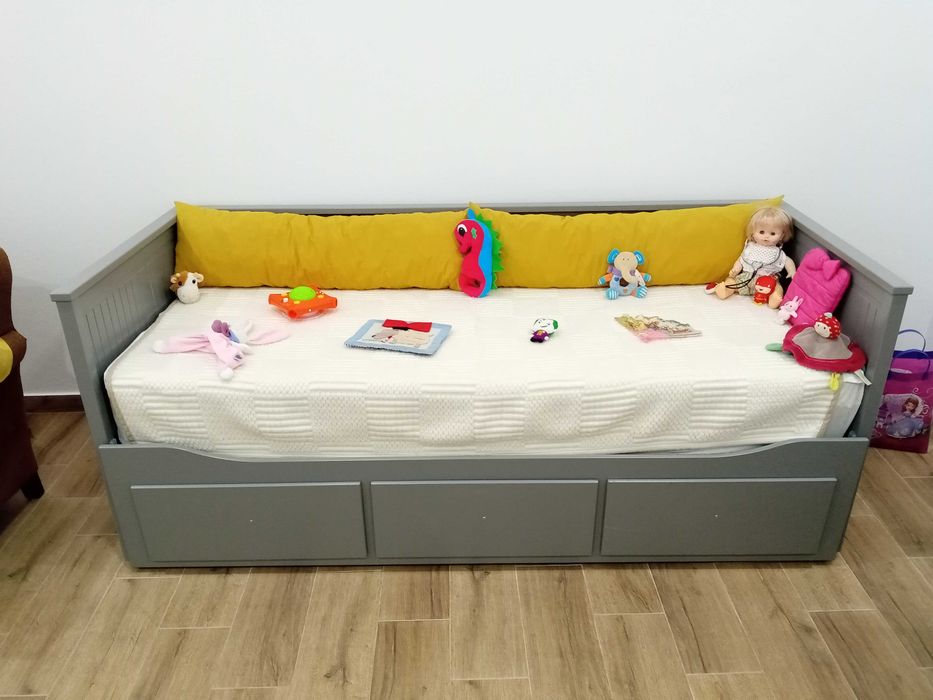 Cama com gavetas