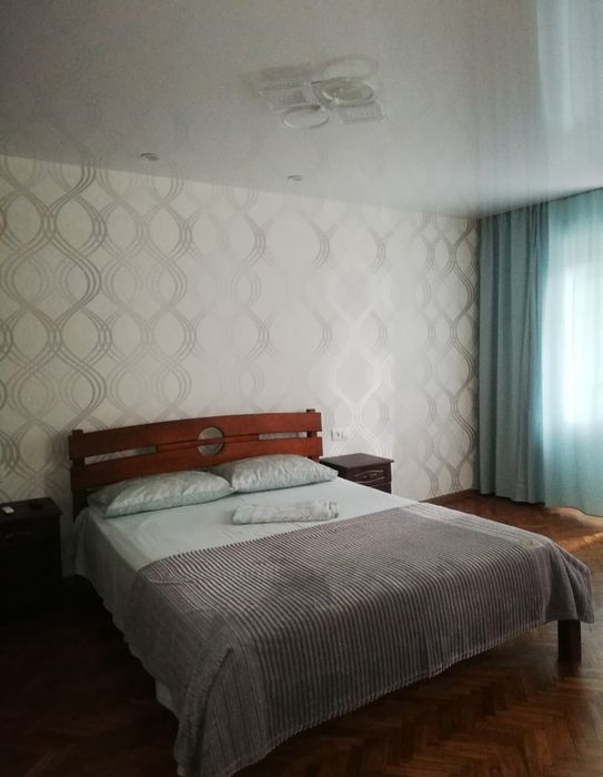 Погодинно подобово готель Україна , район Голливуда , центр