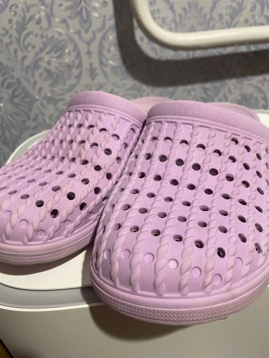 Жіночі шльопанці 38 розмір тапочки крокси резиновые тапки