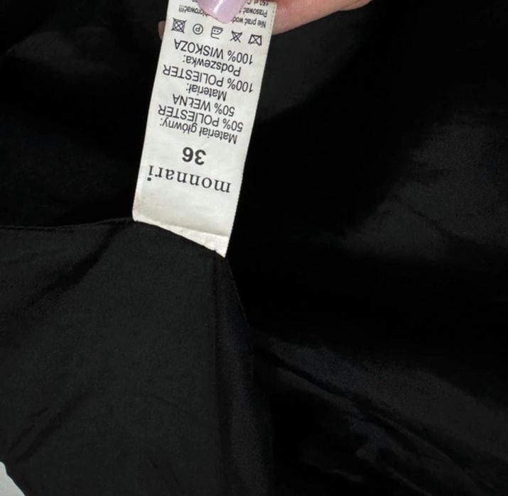 Damski płaszcz wełniany czarny z paskiem