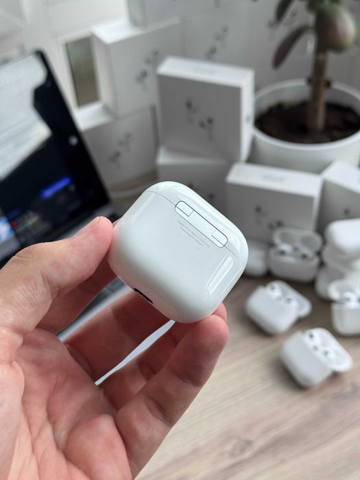Магазин б/у Кейс AirPods 4 A3058 A3050 A3053 Оригинал