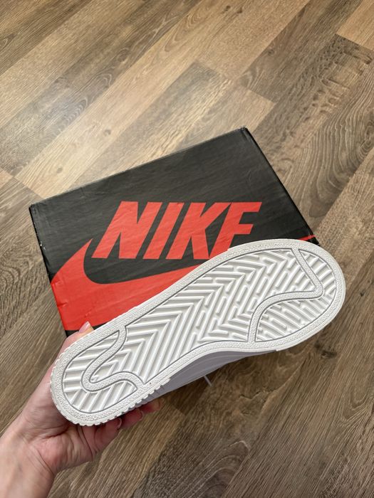 Нові кросівки Nike, білі, 39 розмір