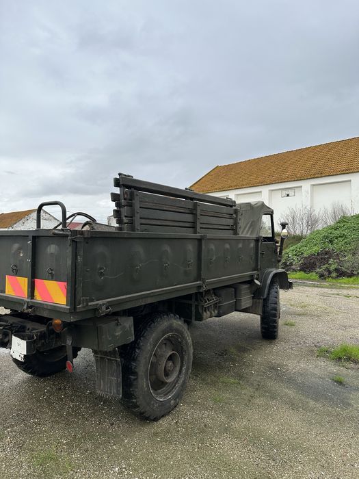 Unimog 404 gasolina com muito material reposição
