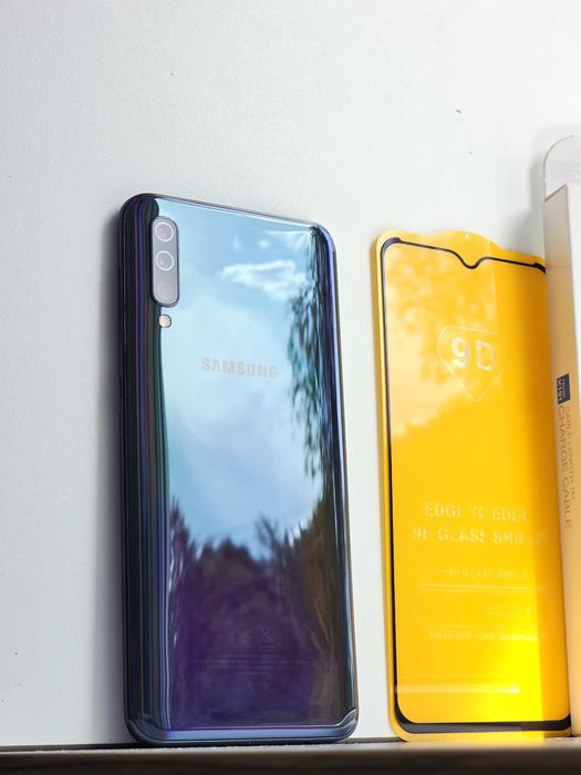 Samsung Galaxy a50 128 gb хороший стан