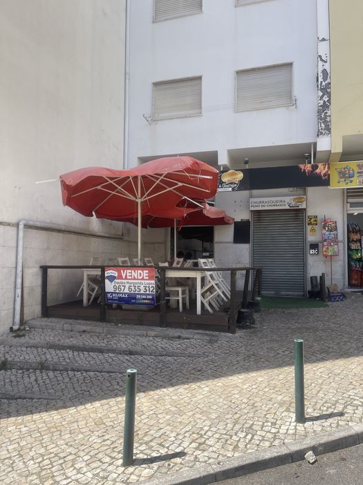 Churrasqueira/Restaurante com esplanada Queluz