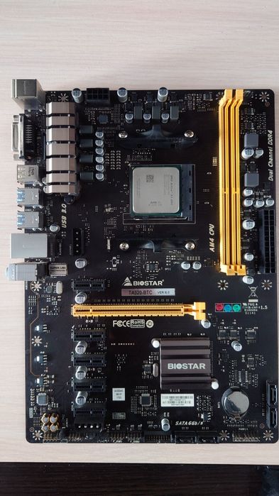 Материнские платы разные