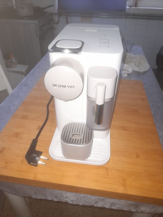 máquina de café Nespresso De'Longhi Lattissima One