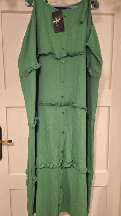 Przecudna duża sukienka uniwersalna. Trawi kolor.