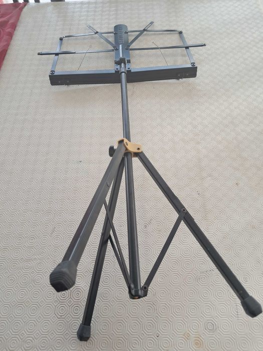 Stand tripe musica hercules como novo