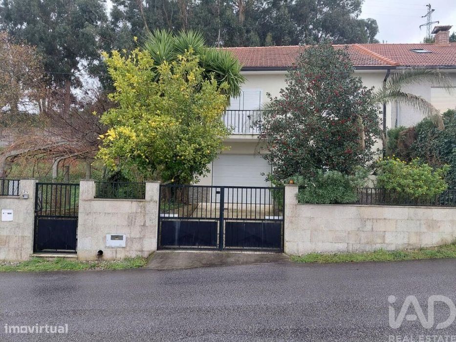 Moradia geminada T3 em Vila e Roussas de 188 m2