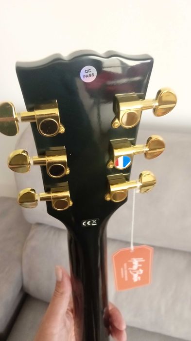 Conjunto guitarra + estojo Deluxe - novo.