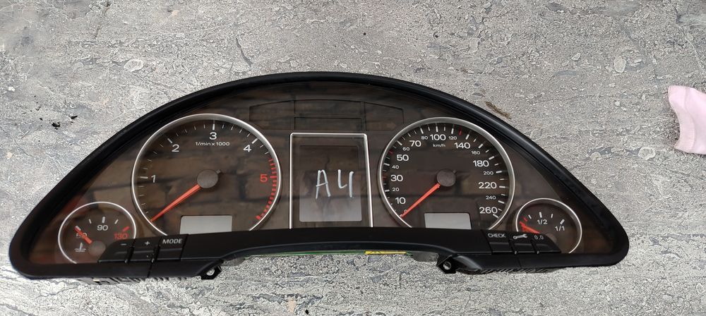 Панель приладів для Audi A4 B7 (приборка щиток  панелька)