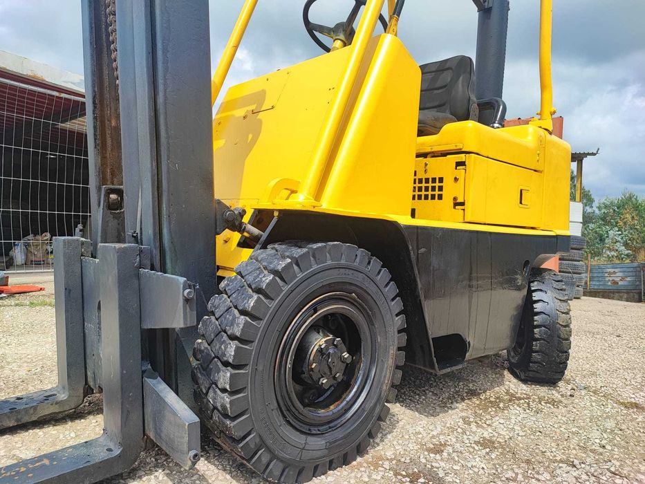 Empilhador Caterpillar V40B / 2000kg Diesel