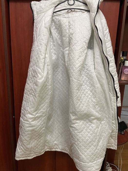 Белый пуховик в хорошем состоянии