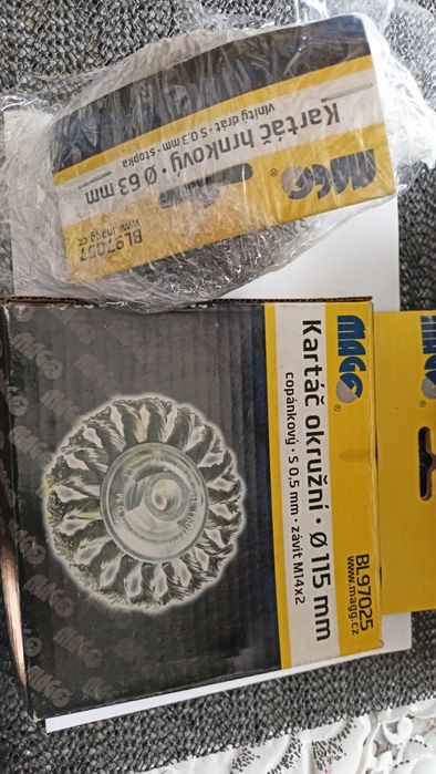 Щітка по металу,для видалення фарби та іржі