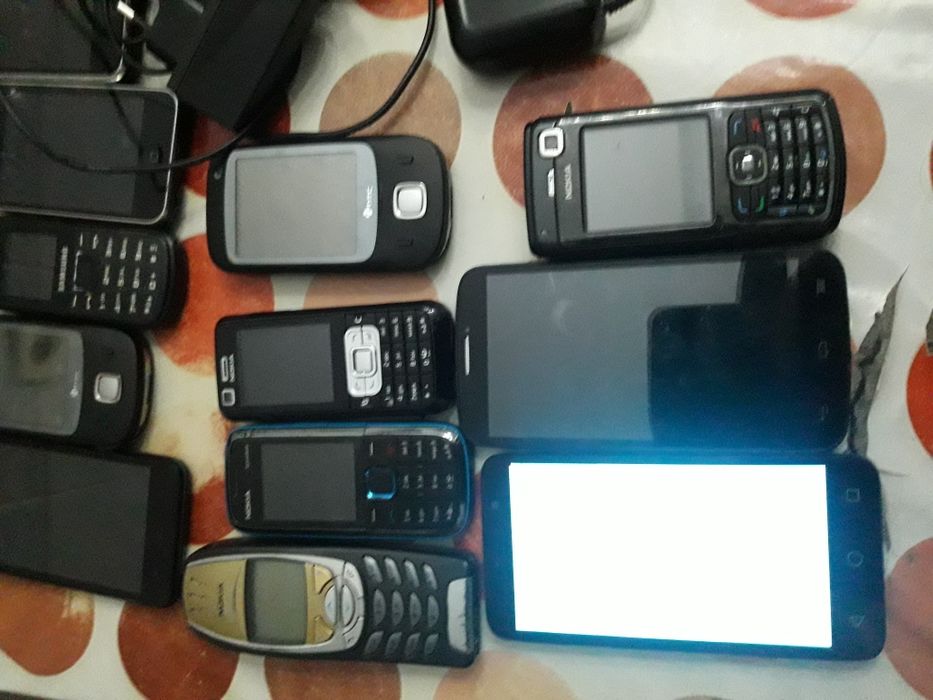 Vendo vários telemóveis e um Magalhães 1.