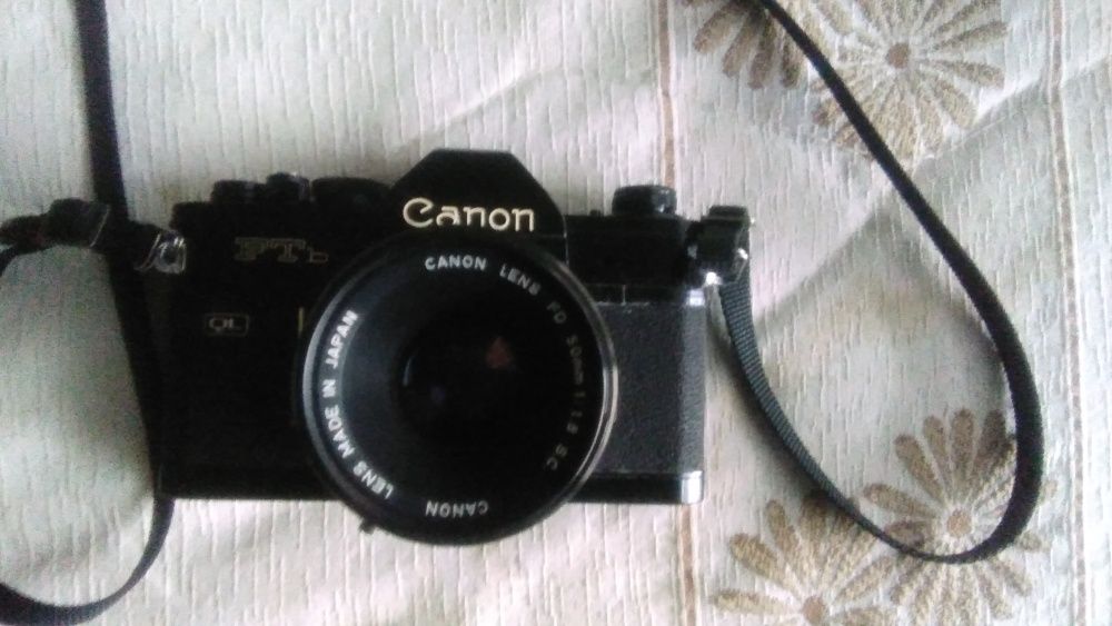 Máquina Fotográfica "CANON"