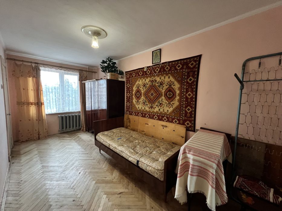 Продається 3-кімнатна квартира чеського планування на вул. Науковій
