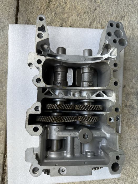Pompa oleju 2.0 TFSI 06D103295S