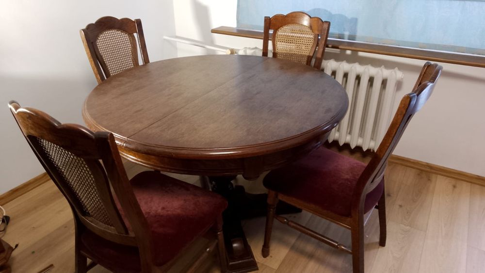Okrągły stół + 4 krzesła