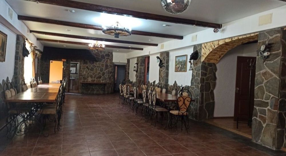 Здається діючий ресторан.