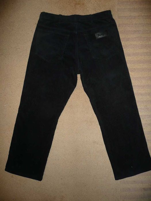 Spodnie sztruksowe WRANGLER W33/L29=44,5/93cm czarne