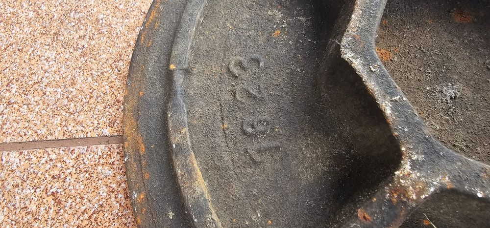 Właz żeliwny pokrywa studzienki d400 320 mm