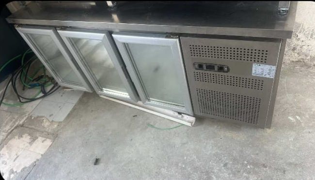 Bancada refrigerada com portas