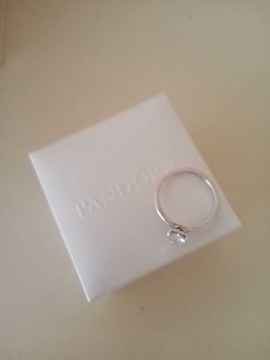 Anel PANDORA em prata com coração