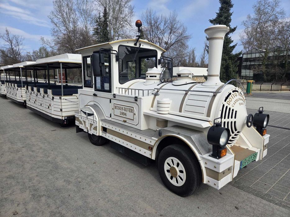 Kolejka elektryczna z 3 wagonikami