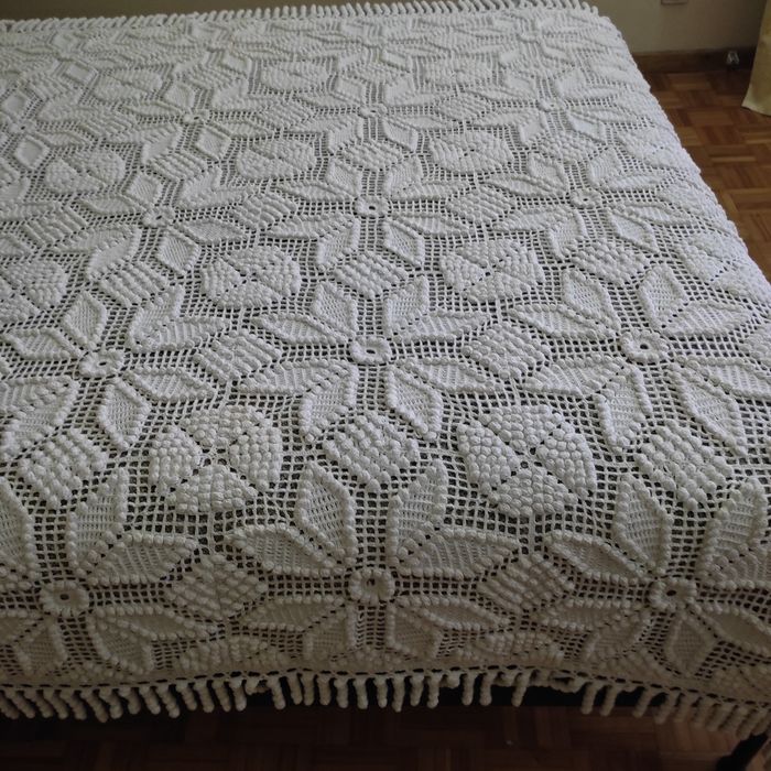 Três colchas em crochê