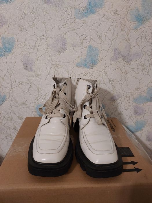 Натуральна шкіра,червоні і молочні