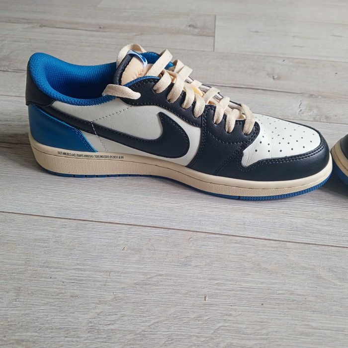 Jordan 1 low travis scott