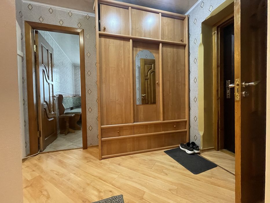 Простора сучасна квартира ! 3 поверх! Індивідуальне опалення!