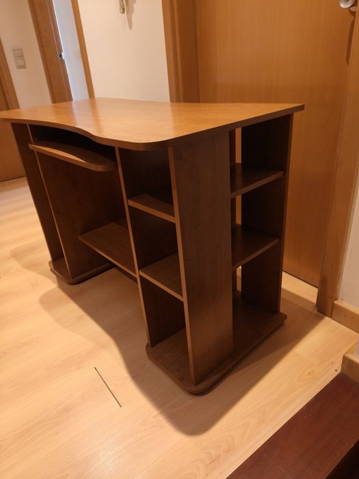 Secretaria em madeira