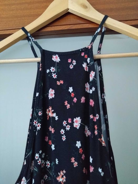 Vestido preto com flores
