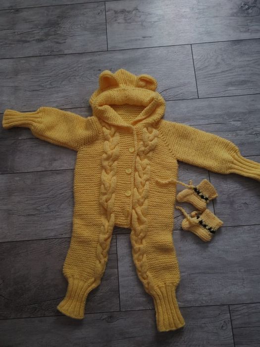 Ręcznie robiony kombinezon