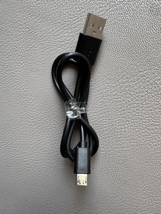Cabo USB para Micro USB.