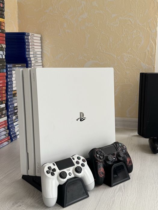 Playstation 4 pro 1TB 2 джойстика