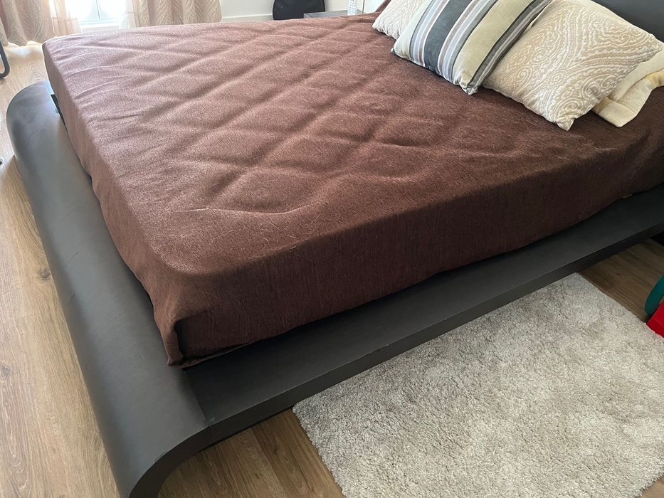 Móvel de quarto em bom estado de uso
