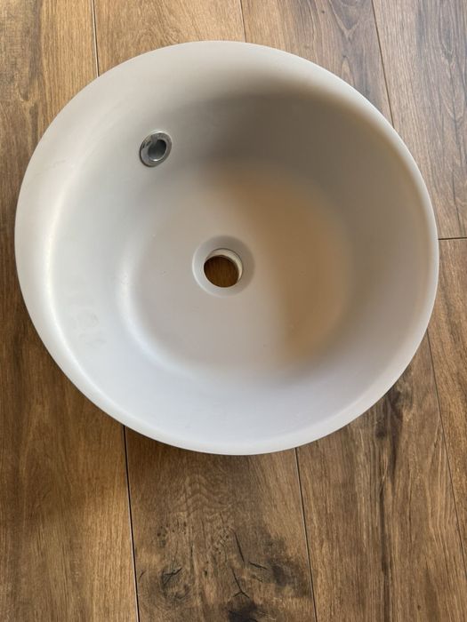 Умивальник новий в комплекті з краном