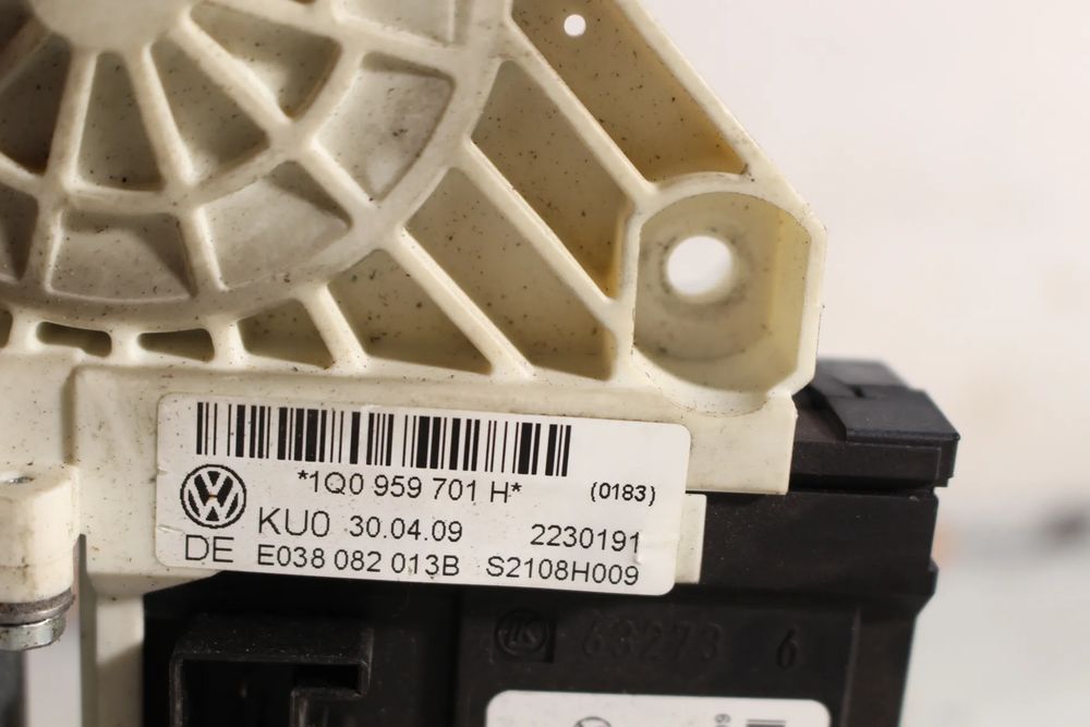 Motor vidro frente esquerdo VOLKSWAGEN Scirocco (137, 138)