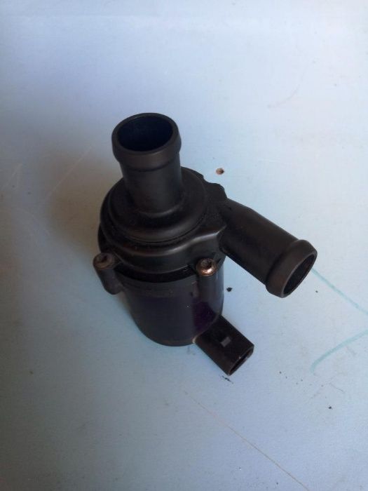 Насос системы охлаждения Volkswagen Touareg \ Audi Q7 моторчик помпа