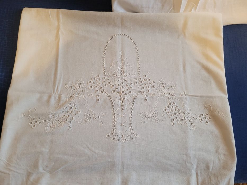 Powłoczka na poduszkę haftowana