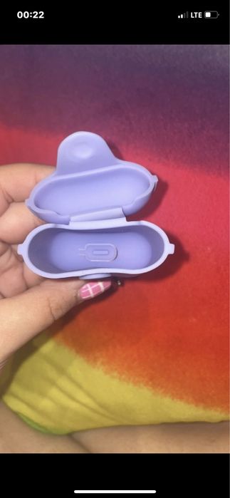 Fioletowe etui na słuchawki AirPods 1/2