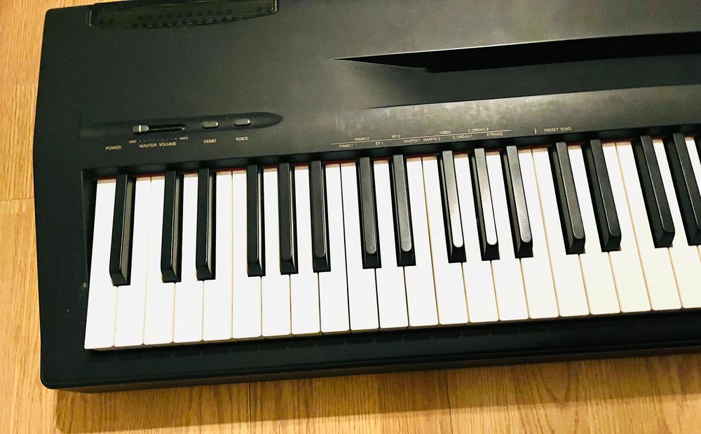 Piano Yamaha P-60