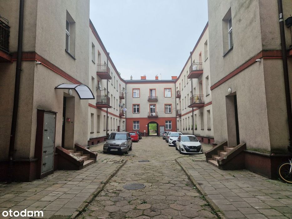 M3 do zamieszkania, w kamienicy, ścisłe centrum, ul. Piłsudskiego.