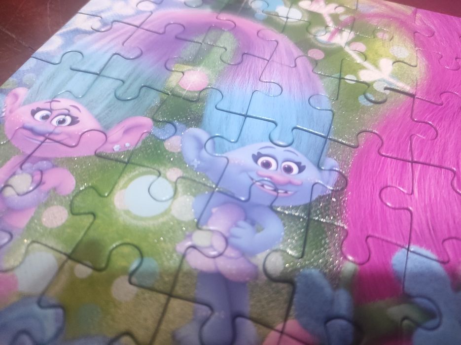 Trolls glitter puzzle