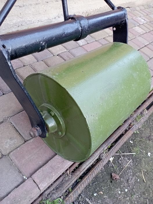 Каток для газону
